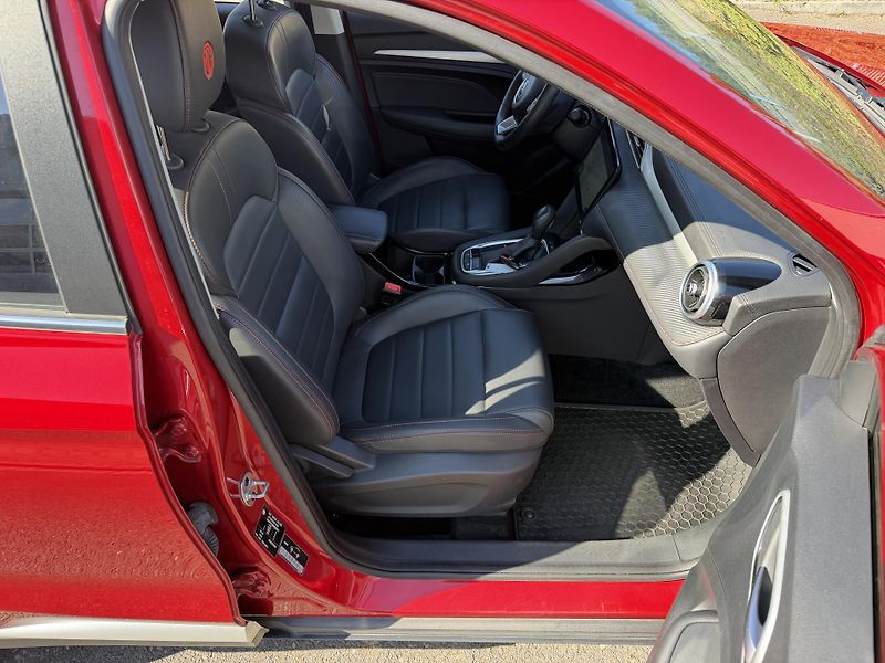 MG ZS TGi 82kW automat navigace  - fotka 17 z 20