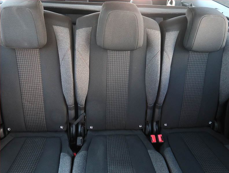Peugeot 5008 (2020) PureTech 130, 7 míst - fotka 10 z 19