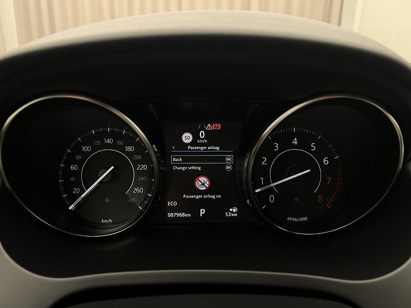 Jaguar E-Pace P250 AWD AUT - fotka 39 z 44