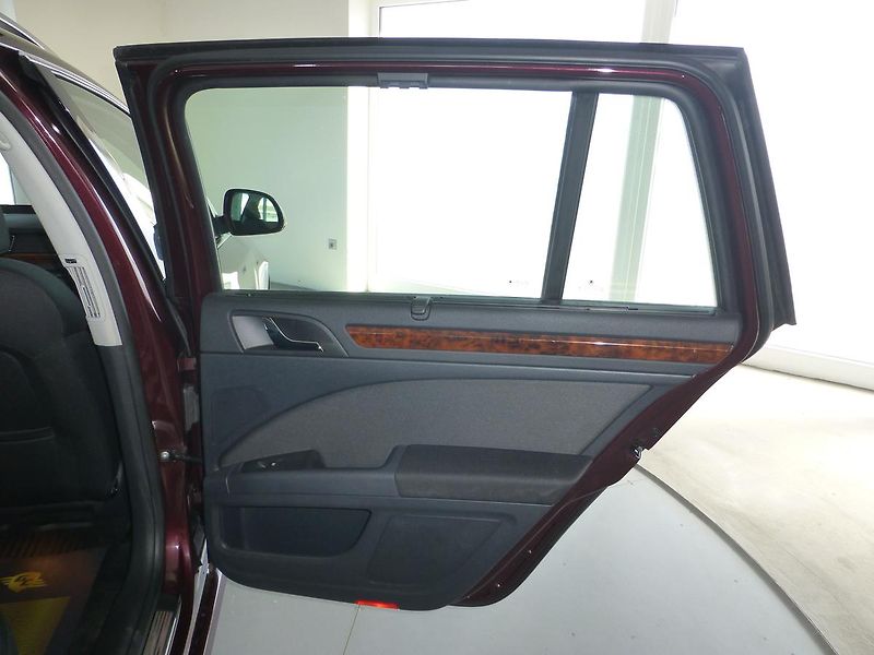 Škoda Superb (2013) 2,0TDI*VYHŘ.S**XENONY**WEBASTO - fotka 25 z 32