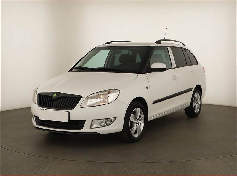 Škoda Fabia (2010) 1.6 TDI, po STK, jezdí výborně - fotka 2 z 13