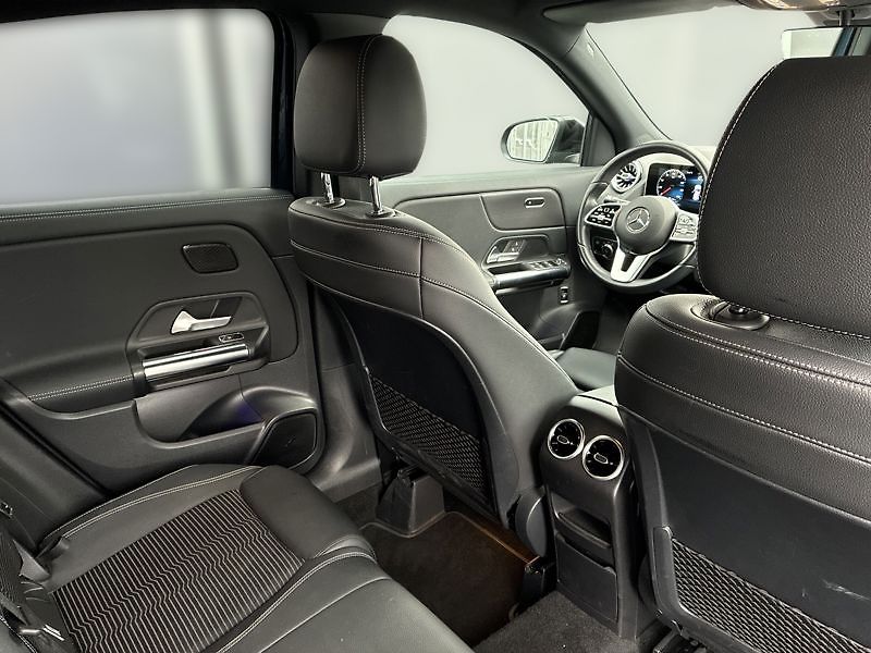 Mercedes-Benz GLA 200 d 4MATIC - fotka 17 z 18
