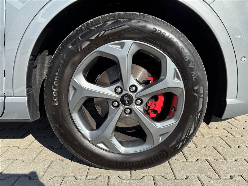 Ford Kuga 1,5 EcoBoost 137kW ST-Line - fotka 11 z 24