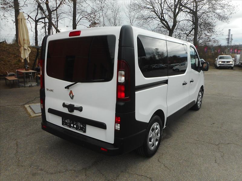 Renault Trafic 2,0 DCi 9 MÍST - fotka 5 z 23