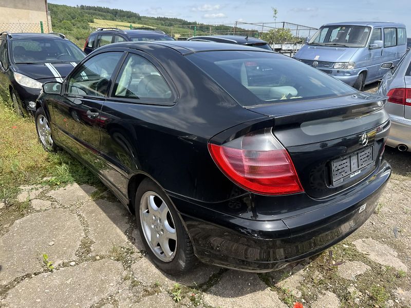 Mercedes-Benz Třídy C (2001) 2.0 95kw - fotka 4 z 17