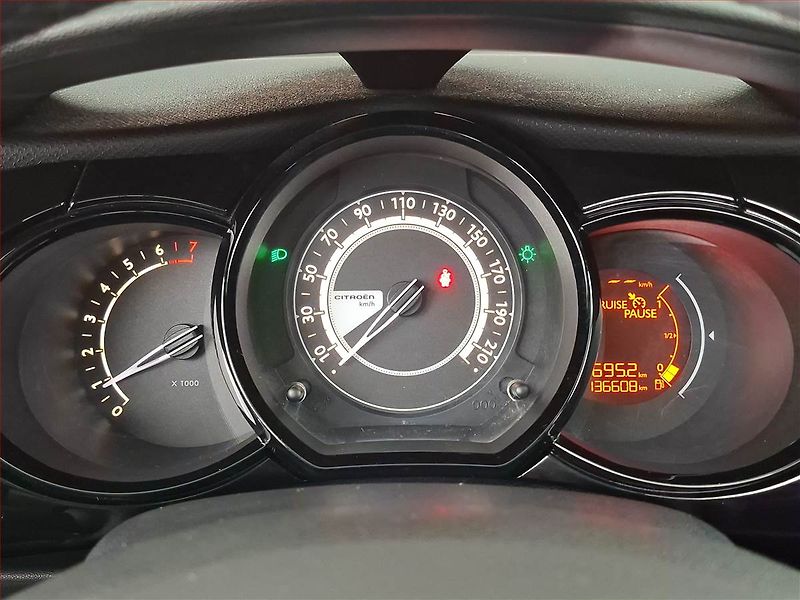 Citroën C3 (2016) Exclusive 1.2 VTi, Tempomat - fotka 11 z 19