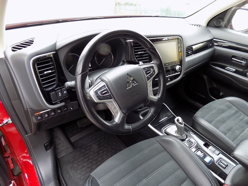Mitsubishi Outlander (2021) 2.4 PHEV/4WD/1.Maj./LED/ - fotka 13 z 42