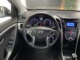 Hyundai i30 1.6 i 88kW ČR 1.MAJ.REZERVACE  - náhled 23