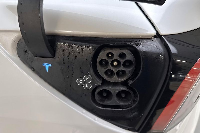 Tesla Model 3 Long Range AWD Highland Tažné - fotka 15 z 16