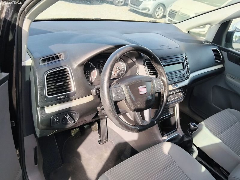 Seat Alhambra (2011) - fotka 18 z 28