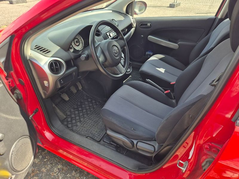 Mazda 2 1.3i 55kW, koroze prahů - fotka 9 z 21
