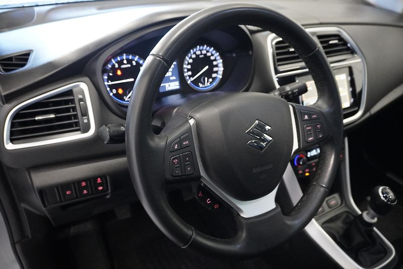 Suzuki SX4 S-Cross S-CROSS  1,4 BOOSTERJET MHEV - fotka 12 z 27