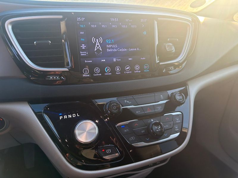 Chrysler Pacifica (2018)  3,6 L DVD Hybrid Plug In 2018 - fotka 18 z 20