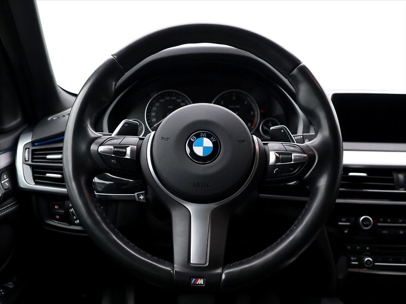 BMW X5 3,0 M50d 280kW xDrive Aut. CZ - fotka 21 z 36