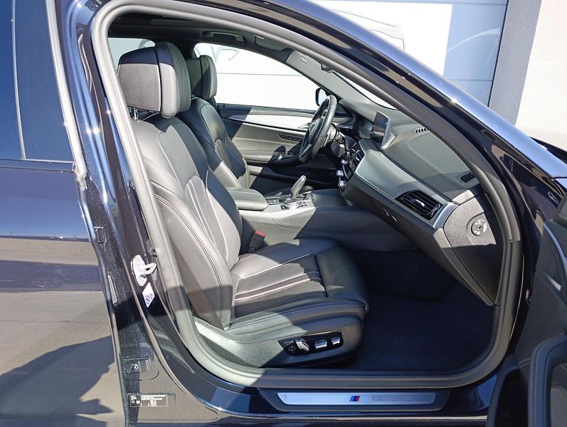 BMW Řada 5 540d xDRIVE MSPORT PANO  - fotka 17 z 33