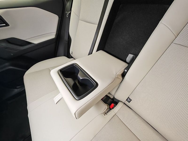 Toyota RAV4 2.5 Hybrid e-CVT 4x4 Executive - fotka 18 z 43