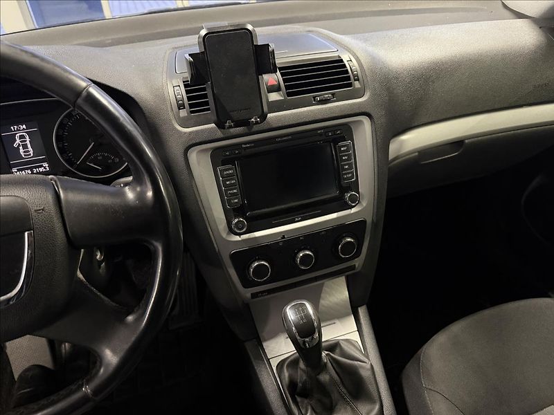 Škoda Octavia 1,6   ČR, SERVISNÍ KNÍŽKA - fotka 10 z 17