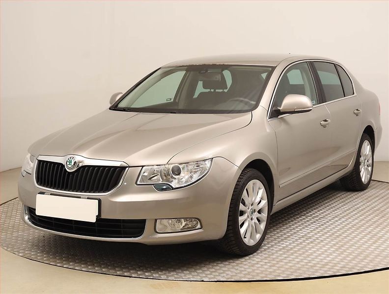Škoda Superb (2013) 2.0 TDI, Tempomat - fotka 2 z 17