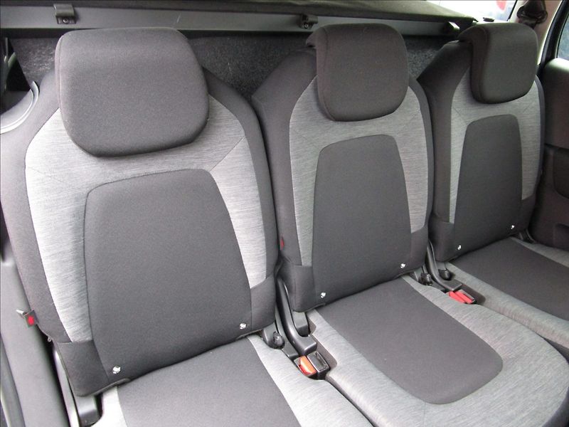 Citroën Grand C4 Picasso 2.0HDi aut. Klima, 7 míst - fotka 24 z 50