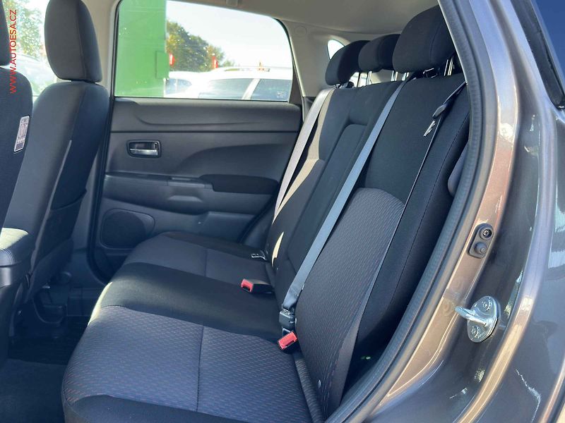 Mitsubishi ASX (2018) 1.6MIVEC, 2.maj,ČR, Xenon - fotka 10 z 20