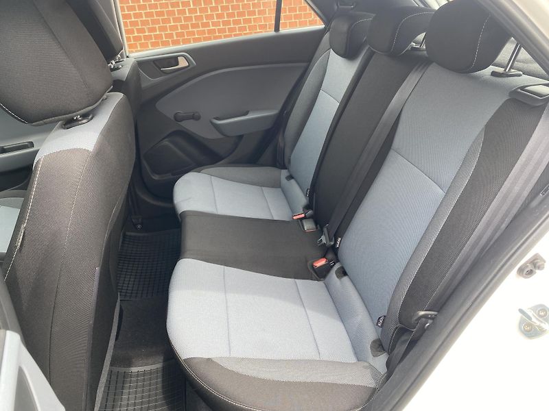 Hyundai i20 1.2i SELECT,NAJ.76TIS.KM!! - fotka 27 z 32