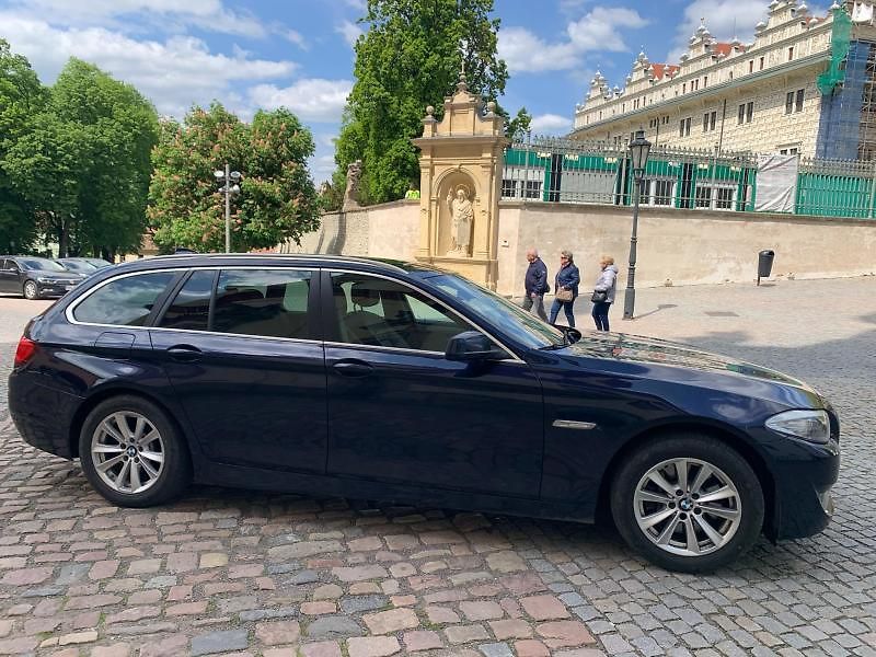 BMW Řada 5 (2012) 525d - fotka 5 z 10