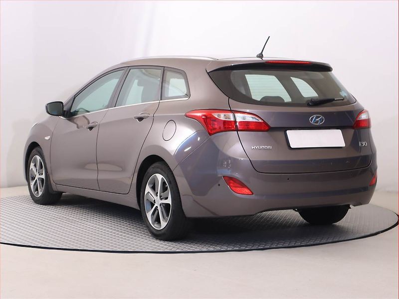 Hyundai i30 (2015) 1.6 MPI, Serv.kniha, Tempomat - fotka 4 z 16