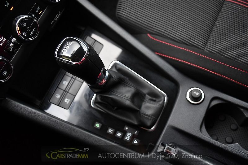 Škoda Octavia 1,6 TDI DSG STYLE & DYNAMIC - fotka 35 z 53