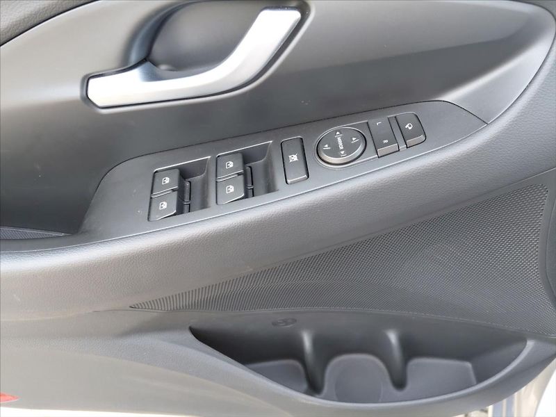 Hyundai i30 1,0   1.0 T-GDi Smart - fotka 14 z 24