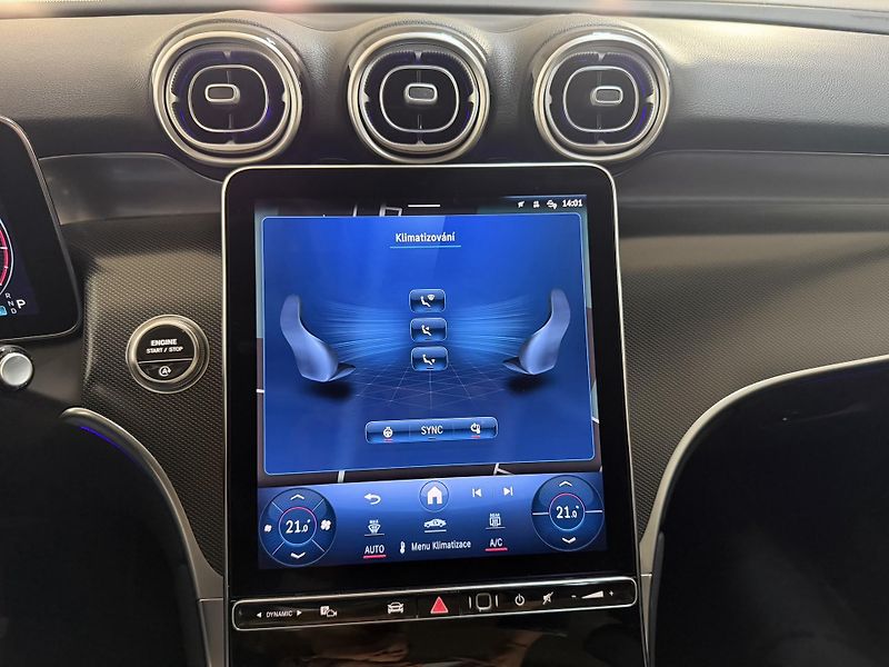Mercedes-Benz GLC 200 benzin 4M LED Tažné - fotka 28 z 38