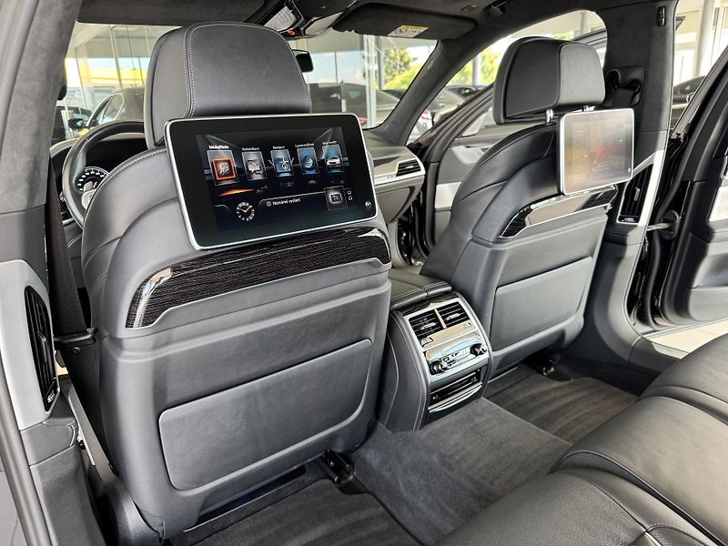 BMW Řada 7 M760 Li xDrive*Nový Motor*DPH - fotka 15 z 48