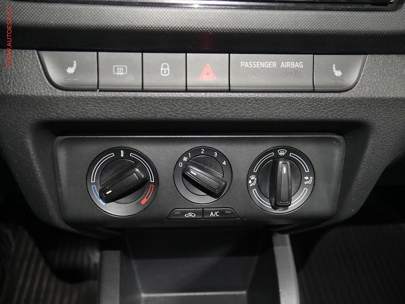 Škoda Fabia (2022) 1.0 TSi, ČR, Ambition, zámek - fotka 18 z 19