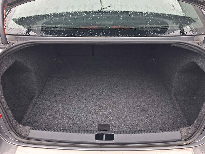 Volkswagen Passat (2006) 1.6i, autoAC, temp - fotka 7 z 15