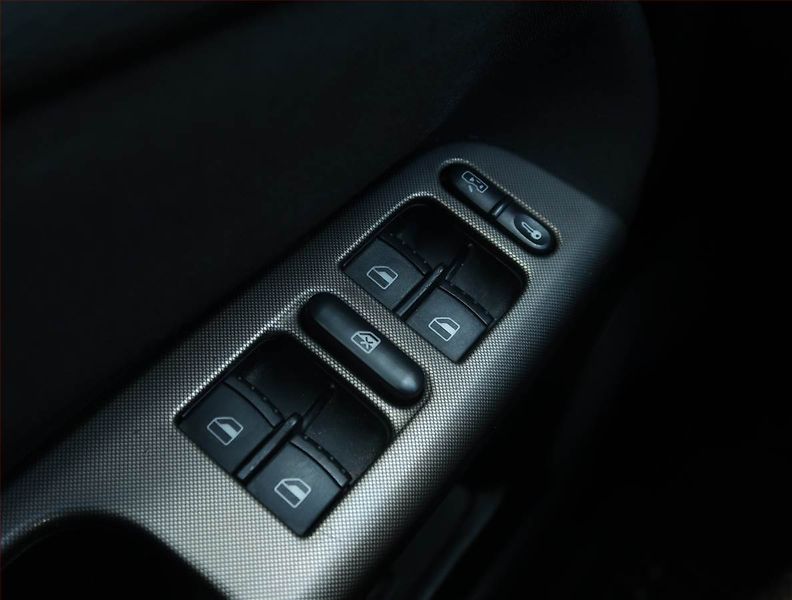 Volkswagen Passat (2004) 1.9 TDI, Automat, po STK - fotka 17 z 17