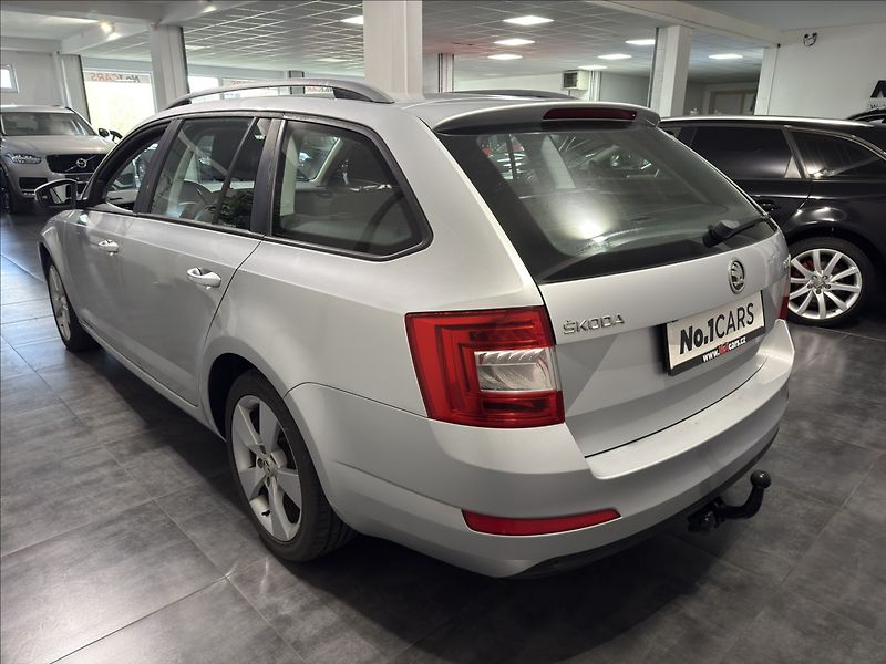 Škoda Octavia 1,6   TDI KEY-LESS TAŽNÉ ČR - fotka 4 z 29