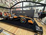 Vůz stáje McLaren obdivují fanoušci Formule 1 na brněnském Zelném trhu od soboty. Podívat se na něj mohou do úterý 27. května.