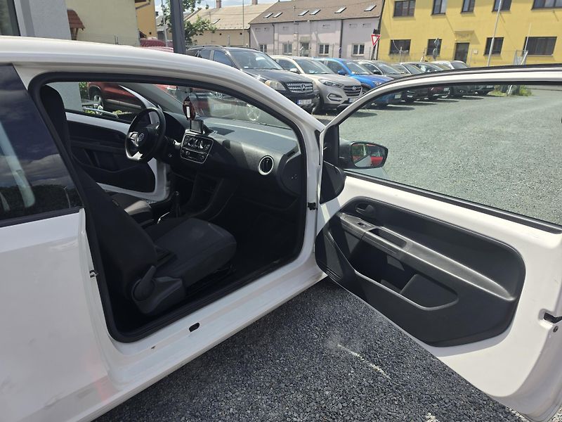 Volkswagen up! 1.0 MPI 55kw - fotka 6 z 17