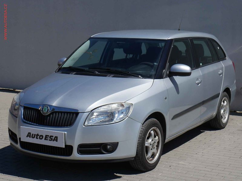 Škoda Fabia (2009) 1.4i 16V, ČR, tažné, zmk - fotka 3 z 15