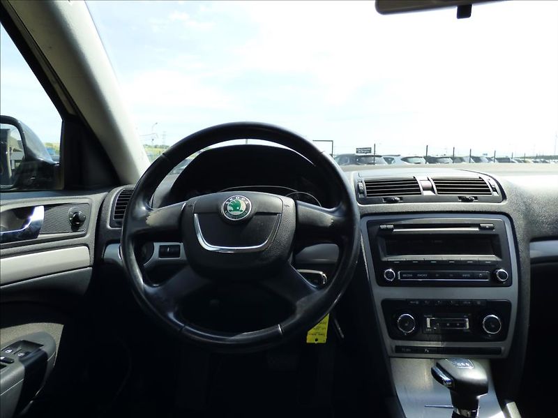 Škoda Octavia 1,6 TDI DSG, Xenon, Digi Klima - fotka 10 z 49