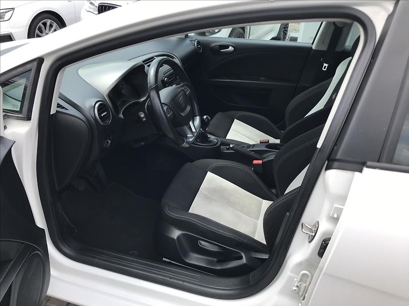 Seat Leon 2,0 FR  (Formula Racing) - fotka 9 z 16