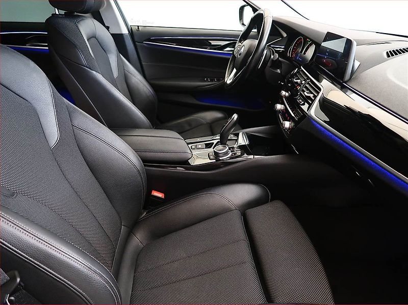BMW Řada 5 (2019) 520d xDrive, 4X4, Automat - fotka 9 z 19