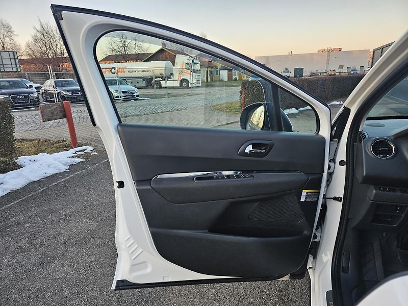 Peugeot 3008 (2016) 1.2 - 96kW, NOVÉ ROZVODY - fotka 12 z 50