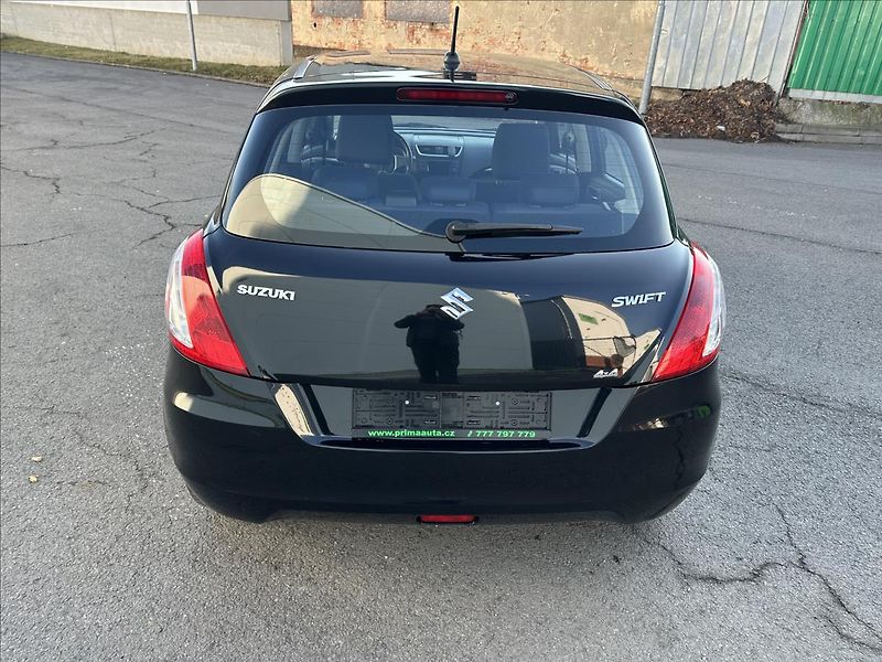 Suzuki Swift 1,2 4x4 - fotka 6 z 19