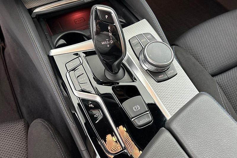 BMW Řada 5 540i xDrive - fotka 23 z 26
