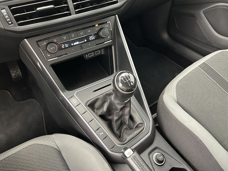 Volkswagen Polo 1.0 TGI Highline - fotka 20 z 24