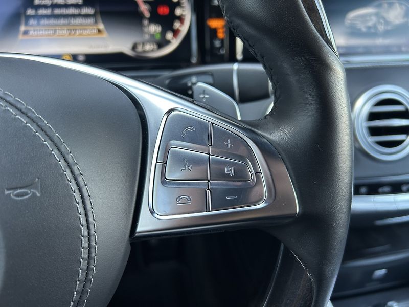 Mercedes-Benz Třídy S S 500 4MATIC COUPE - fotka 27 z 35