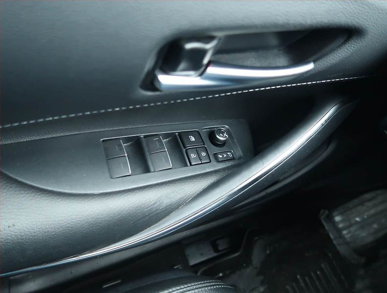Toyota Corolla (2023) 1.8 Hybrid - fotka 20 z 20