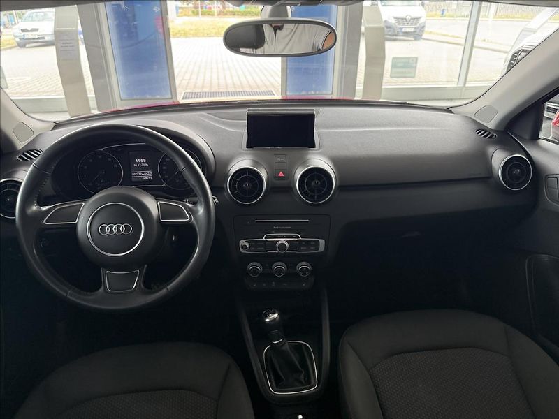 Audi A1 1,0   TFSI SPORTBACK ULTRA - fotka 19 z 22