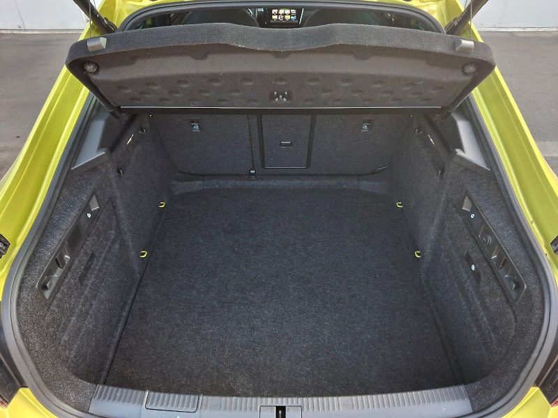 Škoda Superb (2022) Sportline DSG 4x4  2,0TDi 147k - fotka 31 z 35