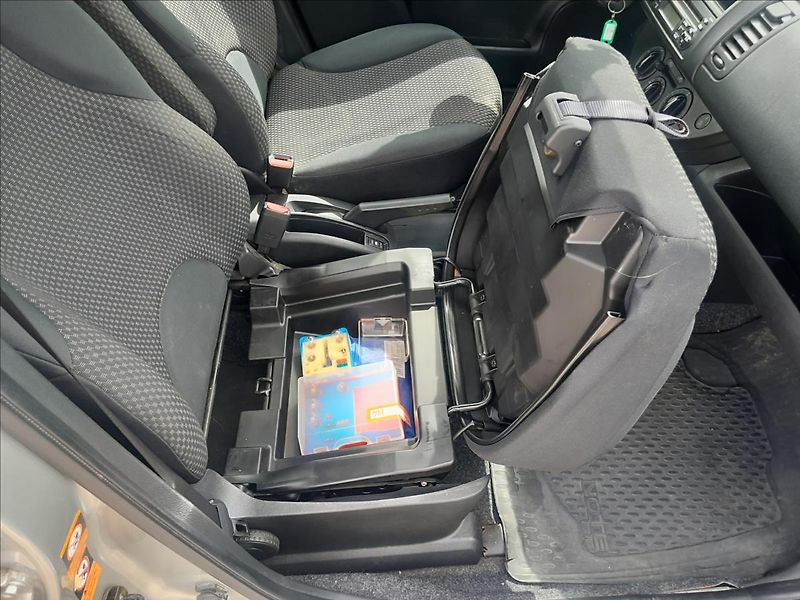 Nissan Note 1,4 i - fotka 28 z 41